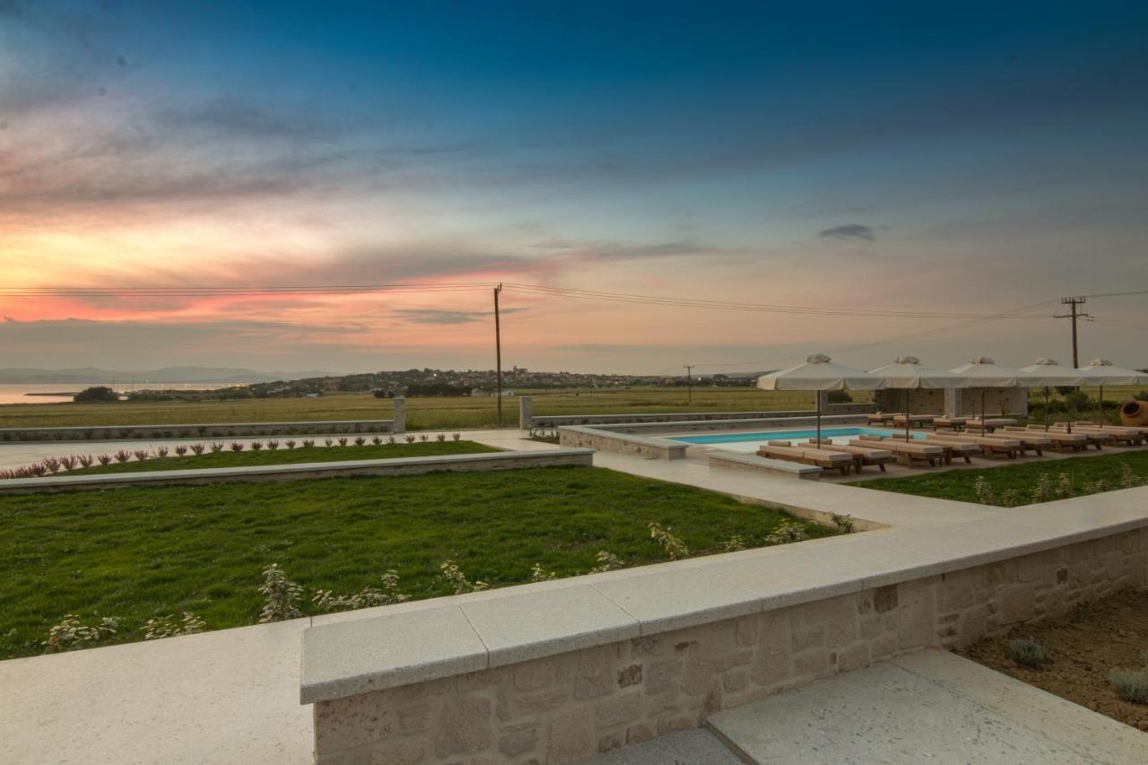 Onar Limnos II Luxury Apartments Moudhros ภายนอก รูปภาพ